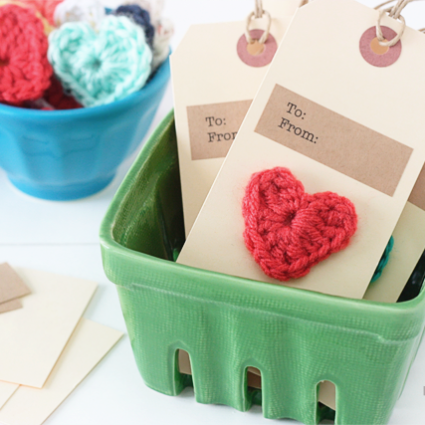 Adorable Crochet Heart Gift Tags with livelaughrowe.com