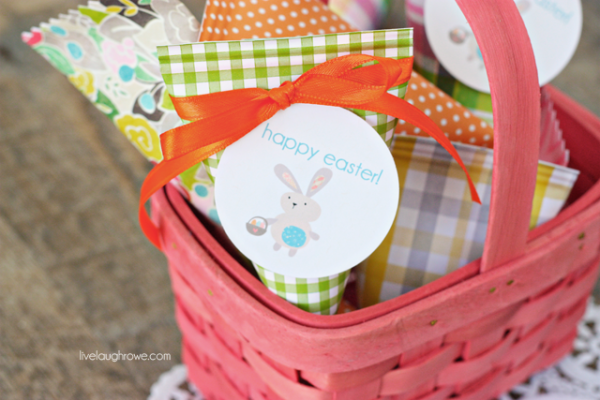 Super easy Easter Treat Holders. Perfect last minute favor too!