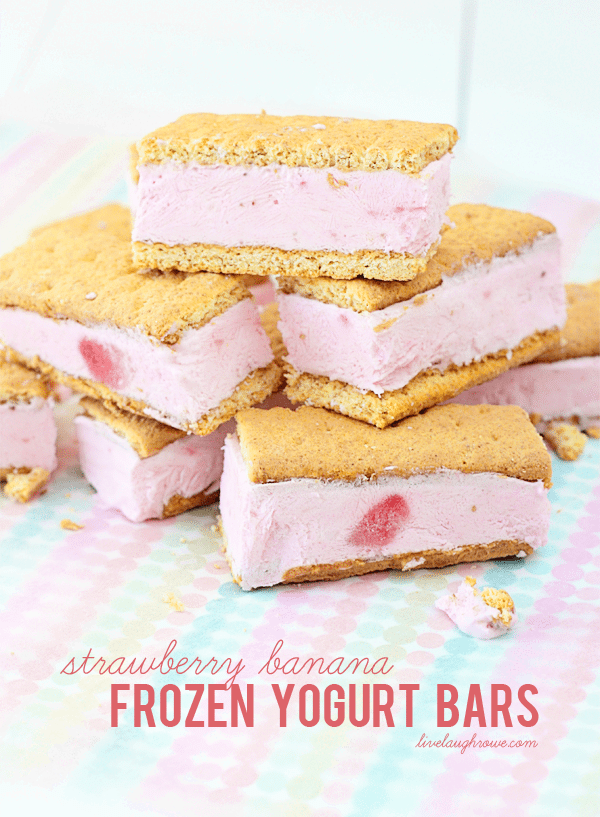 The perfect summer (and low fat) treat!  Strawberry Banana Frozen Yogurt Bars