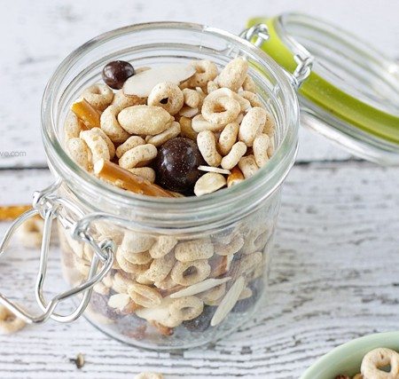 A simple homemade trail mix that you can whip up and take along for snacking! Dark chocolate, dried fruit and more! www.livelaughrowe.com