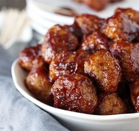 Must try! This easy-to-follow recipe, Barbecue Chicken Meatballs, looks like its perfect as an appetizer or entrée. Recipe at www.livelaughrowe.com #meatballs #appetizer