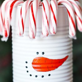 Adorable DIY Snowman using a soup can! Great winter craft activity for the kiddos. livelaughrowe.com