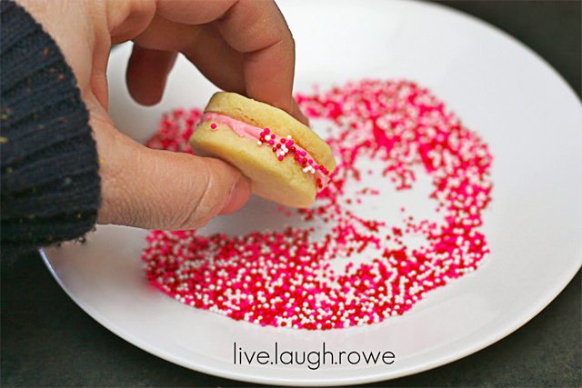 Semi-homemade Valentine's Day Sandwich Cookies with www.livelaughrowe.com