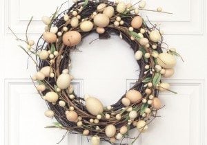 Easter door decorations with vibrant spring wreaths, pastel floral garlands, and charming DIY designs for front door decor