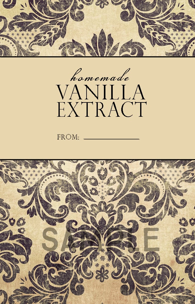 This Homemade Vanilla Extract printable label makes a great addition to your homemade vanilla for gifting! livelaughrowe.com