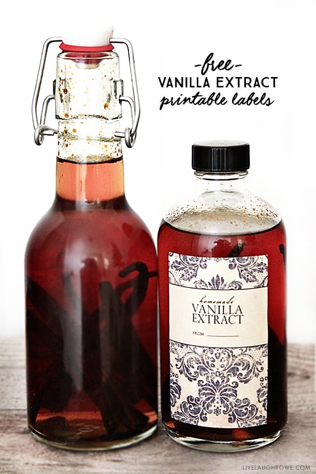 This Homemade Vanilla Extract printable label makes a great addition to your homemade vanilla for gifting! livelaughrowe.com