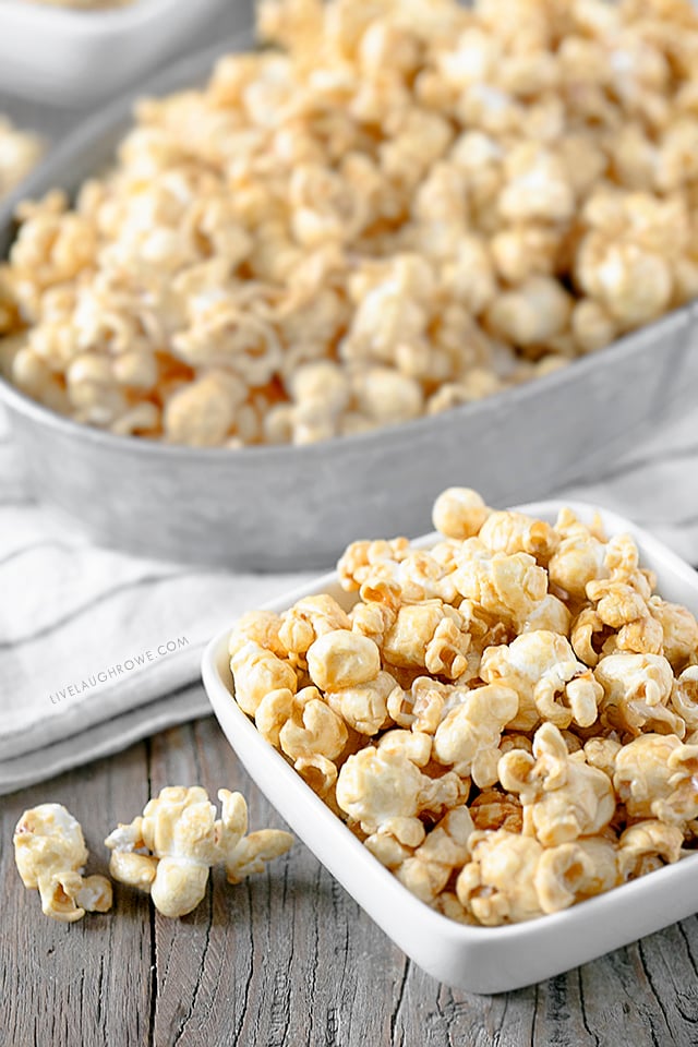 The BEST and easiest Homemade Caramel Popcorn recipe. Would you believe that you can make this caramel popcorn in the microwave in about TEN minutes? Yep! What are you waiting for? Recipe at livelaughrowe.com