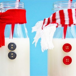 Adorable Snowman Milk Bottles. Fun for the kids -- and Santa Claus! www.livelaughrowe.co