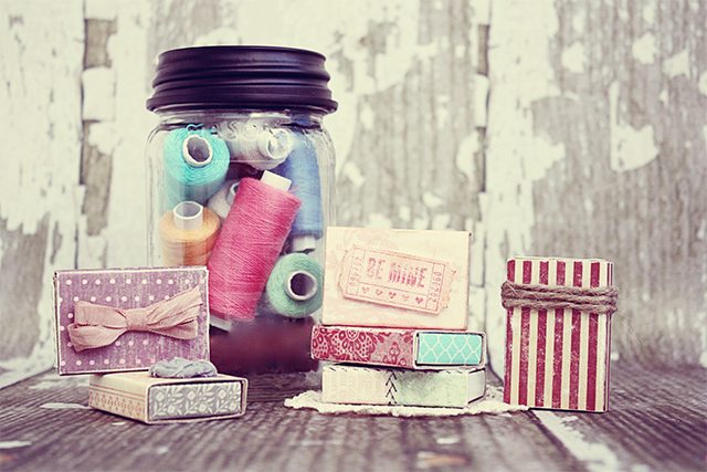How sweet are these vintage inspired covered matchboxes? I love that you can place small gifts or little notes in them too! livelaughrowe.com