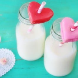 Love the idea of putting holes in the cookies to place on straws in the milk! Such a cute Valentine's Day Treat. livelaughrowe.com