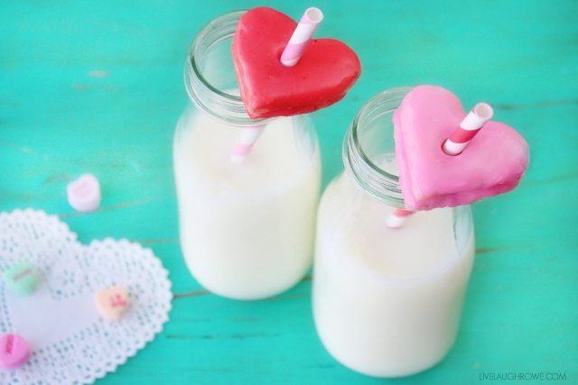 Love the idea of putting holes in the cookies to place on straws in the milk! Such a cute Valentine's Day Treat. livelaughrowe.com