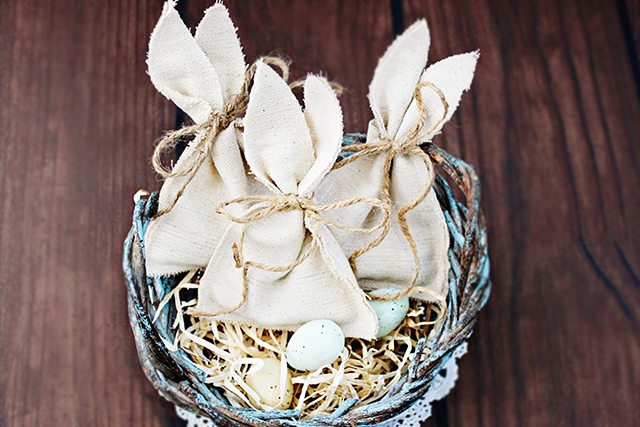 Easter Bunny Favors to sweet to pass up!! I love that they're made using drop cloth too. livelaughrowe.com