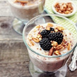 Delicious Overnight Oats with Berries. livelaughrowe.com