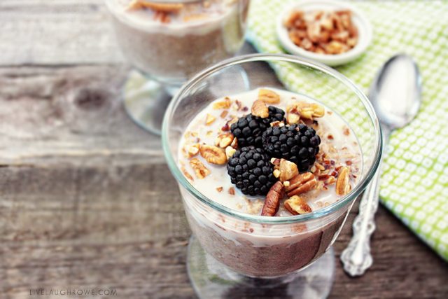 Delicious Overnight Oats with Berries. livelaughrowe.com