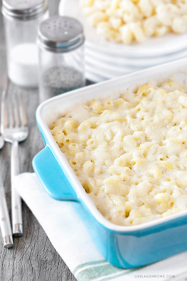 Dinner is served! This Baked Macaroni and Cheese is dangerously good. Delicious and simple -- your whole family will be begging for more. Recipe at livelaughrowe.com #dinner #macandcheese