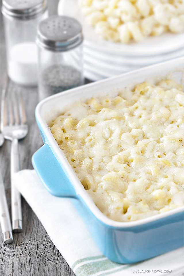 Dinner is served! This Baked Macaroni and Cheese is dangerously good. Delicious and simple -- your whole family will be begging for more. Recipe at livelaughrowe.com #dinner #macandcheese