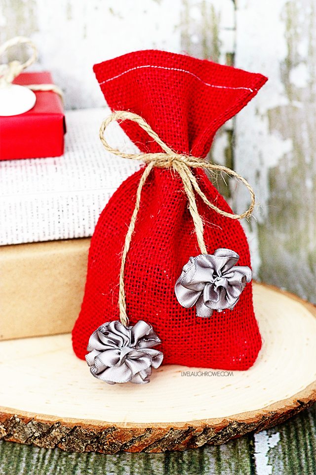 Simple Chrismtas Crafts using the Bowdabra. From gift embellishment to garland, you'll be sure to have som fun. livelaughrowe.com