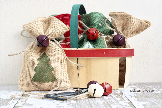 Festive Burlap Christmas Gift Bags with livelaughrowe.com #burlap #giftbags