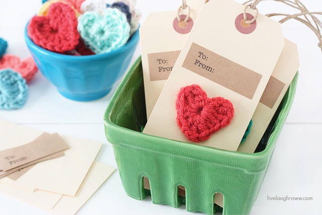 Adorable Crochet Heart Gift Tags with livelaughrowe.com
