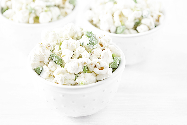Add a little sweet treat to the St. Patrick's Day fun with this White Chocolate Irish Party Popcorn. Easy to make with a little sweet and salty flavor. More at livelaughrowe.com
