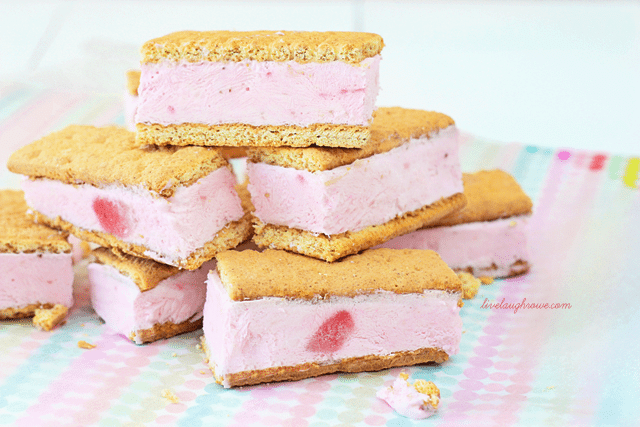 Strawberry Banana Frozen Yogurt Bars