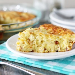 Impossibly Easy Crustless Quiche Lorraine! Perfect dish for breakfast, lunch or dinner. Recipe at livelaughrowe.com