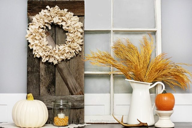 Sharing some of my fall decor to inspire! I love using a lot of natural elements. How about you? livelaughrowe.com #fallhometour #falldecor
