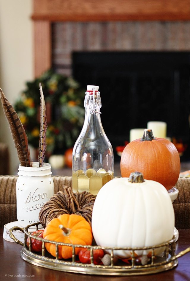 Sharing some of my fall decor to inspire! I love using a lot of natural elements. How about you? livelaughrowe.com #fallhometour #falldecor