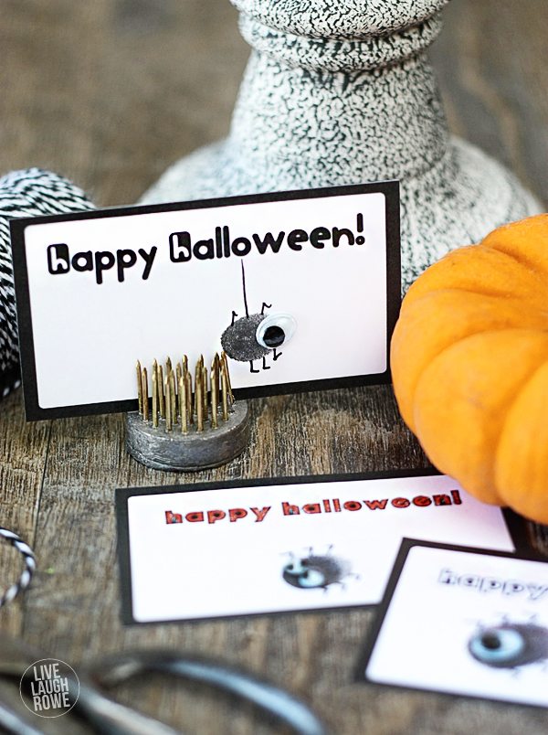 The perfect Halloween kids craft.  Happy Halloween Thumbprint Printables with livelaughrowe.com