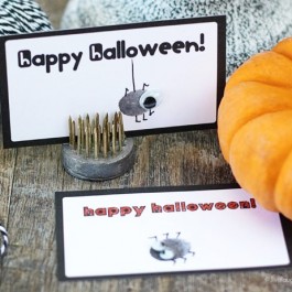Happy Halloween Thumbprint Printables. Super cute kids craft that can be personalized! Tutorial at www.livelaughrowe.com