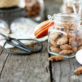 Roasted Pumpkin Spiced Almonds! Perfect for gift giving year round. Recipe at livelaughrowe.com #almonds