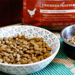 All american dogs -- We eat. We sleep. We play! And when we eat, we're loving this grain free Simply Natural® Food. www.livelaughrowe.com