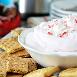 Peppermint Delight Whip. Serve with graham crackers and cookies! Perfectly fluffy and delicous for your holiday entertaining. Recipe at livelaughrowe.com
