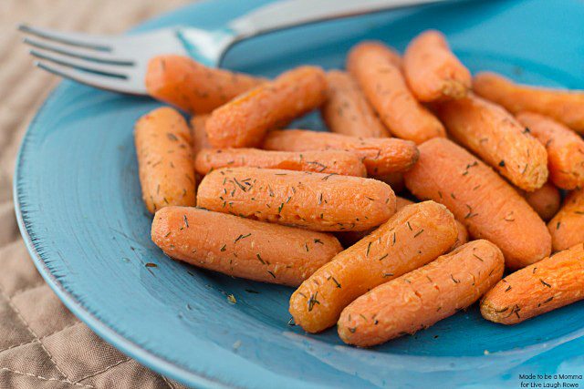 Honey Glazed Dill Carrots! A delicious side dish by Made to be a Momma for www.livelaughrowe.com