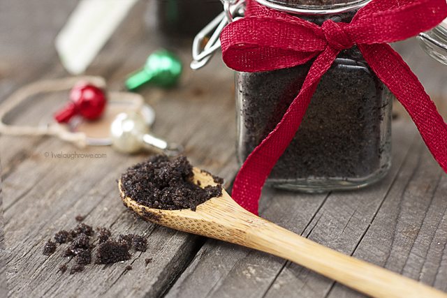 All-natural Chocolate Sugar Lip Scrub! The perfect homemade gift for your girlfriends that is delicious and a gentle exfoliator. www.livelaughrowe.com #sugarscrub #chocolate