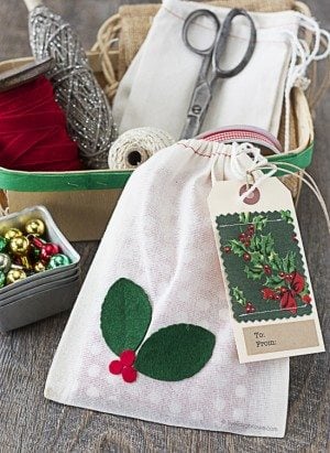 Holly Berry Muslin Gift Bags - Live Laugh Rowe