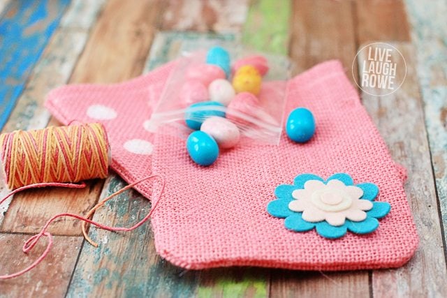 DIY Burlap Treat Bags perfect for Easter or Spring! Perfect for gifting sweets or small toys.  livelaughrowe.com #spring #easter #burlap