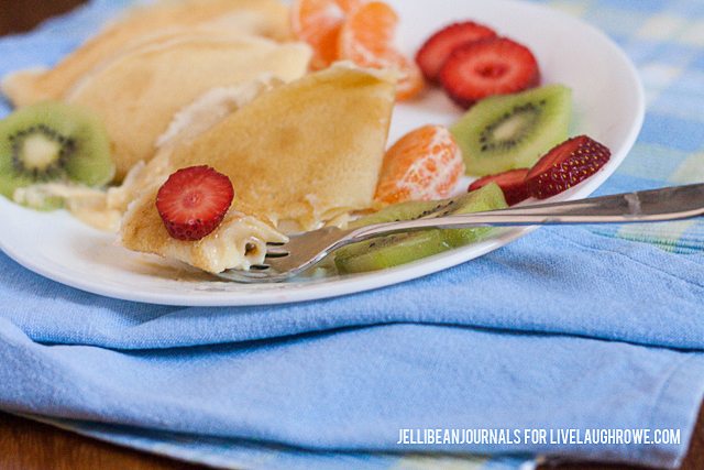 Breakfast is served!  Delicious Lemon Cream Crepes.  Recipe by Jelli Bean Journals for livelaughrowe.com #crepes #breakfast