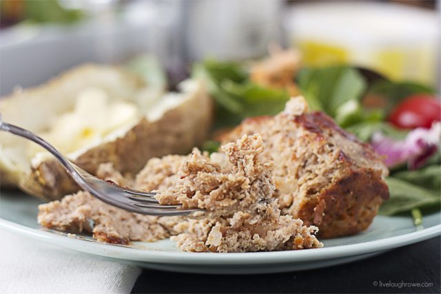 Moist and delicious Mini Turkey Meatloaves you can have on the table in less than 45 minutes! www.livelaughrowe.com