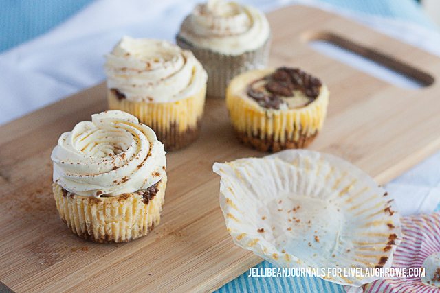 Delicious and Bite Size! Cinnamon Swirl Mini Cheesecakes via Jelli Bean Journals for www.livelaughrowe.com #dessert