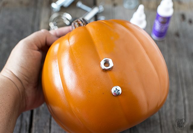 The making of the DIY Steampunk Pumpkin.