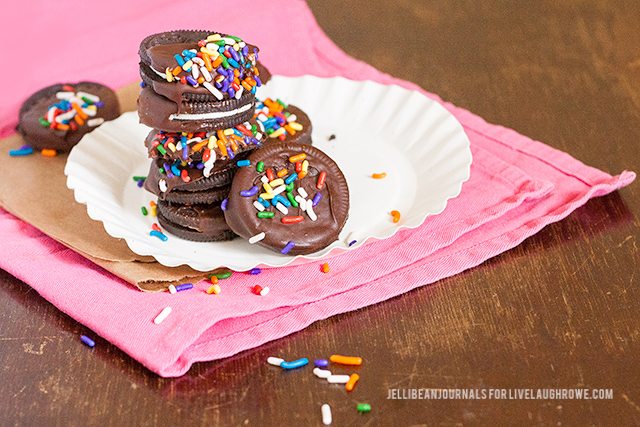 Fifteen minutes and three ingredients is all it takes to create Copycat Thin Mint Cookies that your friends will rave about for weeks!