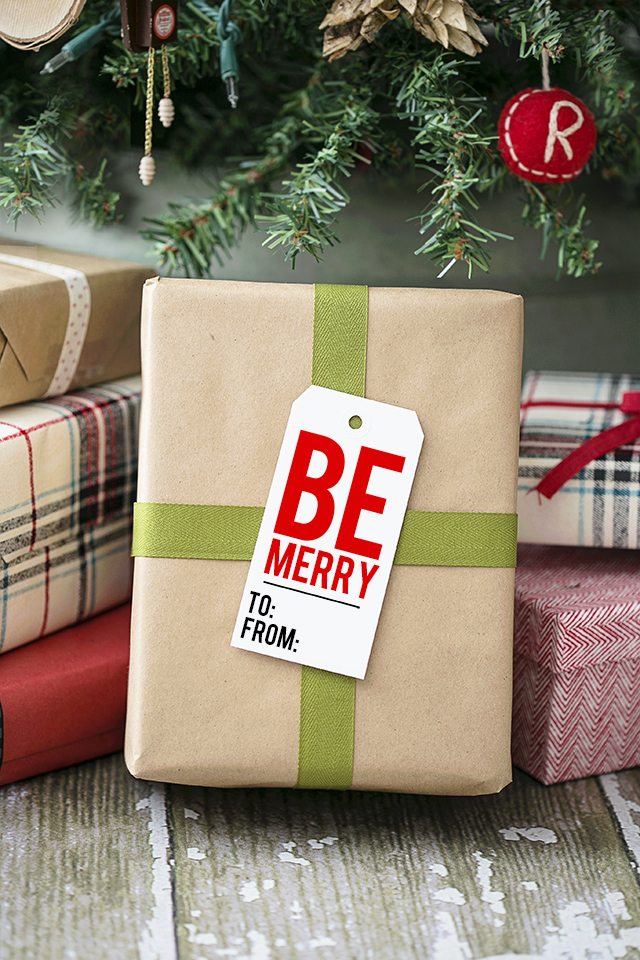 Free Printable Christmas Gift Tags. Four styles in two different colors! livelaughrowe.com