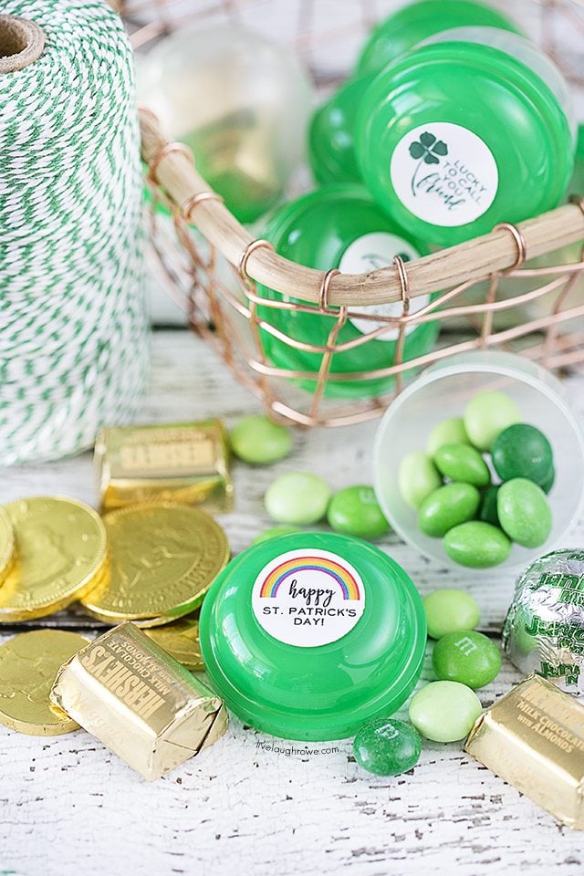 These green party favors made with vending machine capsules are genius! Too cute not to pull together for St. Patrick's Day. livelaughrowe.com