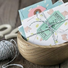 Adorable printable gift card holders for Easter! Add coins for the kiddos too. livelaughrowe.com