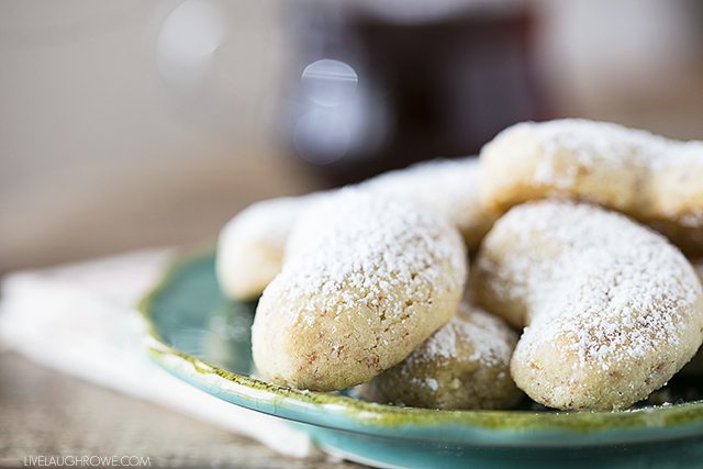 If you love cookies, these Vanilla Crescents are sure to be a delight. Pair with a cup of coffee or tea and enjoy the hints of vanilla and almond! livelaughrowe.com