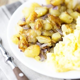A delicious breakfast home fries recipe that is perfectly crunchy! Great on its own or as a side dish. livelaughrowe.com