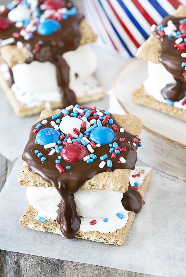 Looking for a s'more recipe for kids? These Fireworks S'mores will do the trick this July 4th. They're packed with flavor -- and sprinkles. livelaughrowe.com