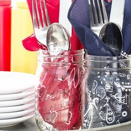 Using patriotic bandanas as napkins is genius -- they can also become a part of your patriotic table decor too! livelaughrowe.com