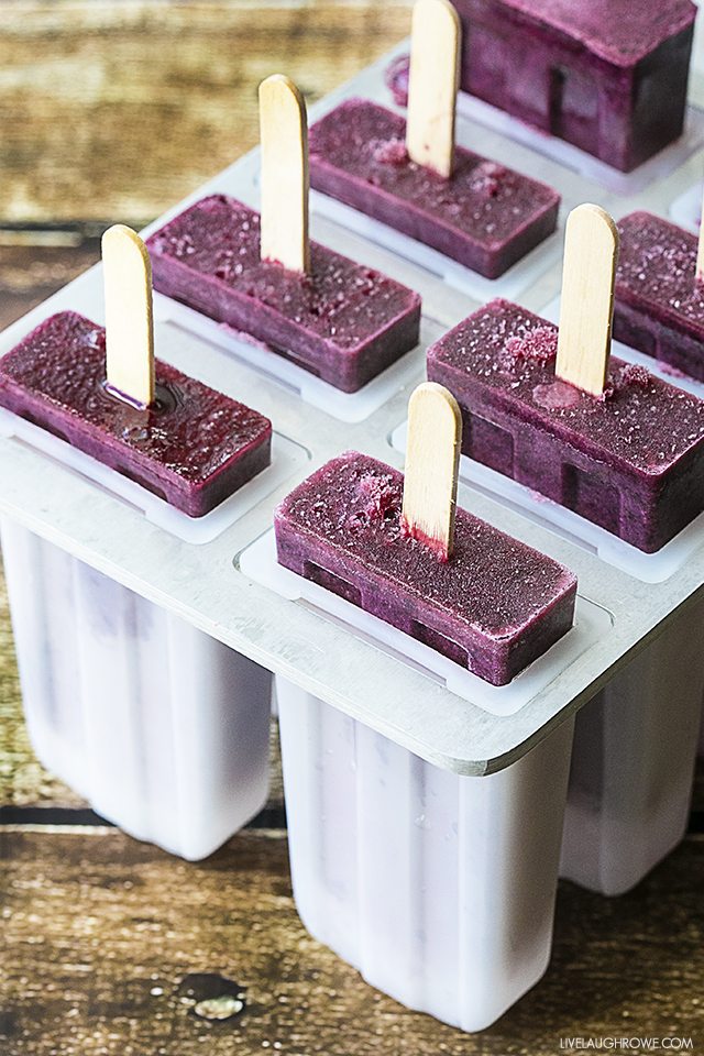 Blueberry Cheesecake Popsicles are the perfect icy treat on a stick for the blueberry lover. Fruit and dairy all in one too! livelaughrowe.com